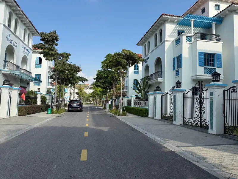 Bán biệt thự liền kề tại phường Bãi Cháy, Quảng Ninh với diện tích 226.7 m² và pháp lý cơ sở... Bán biệt thự, liền kề tại Bãi Cháy, Quảng Ninh 01