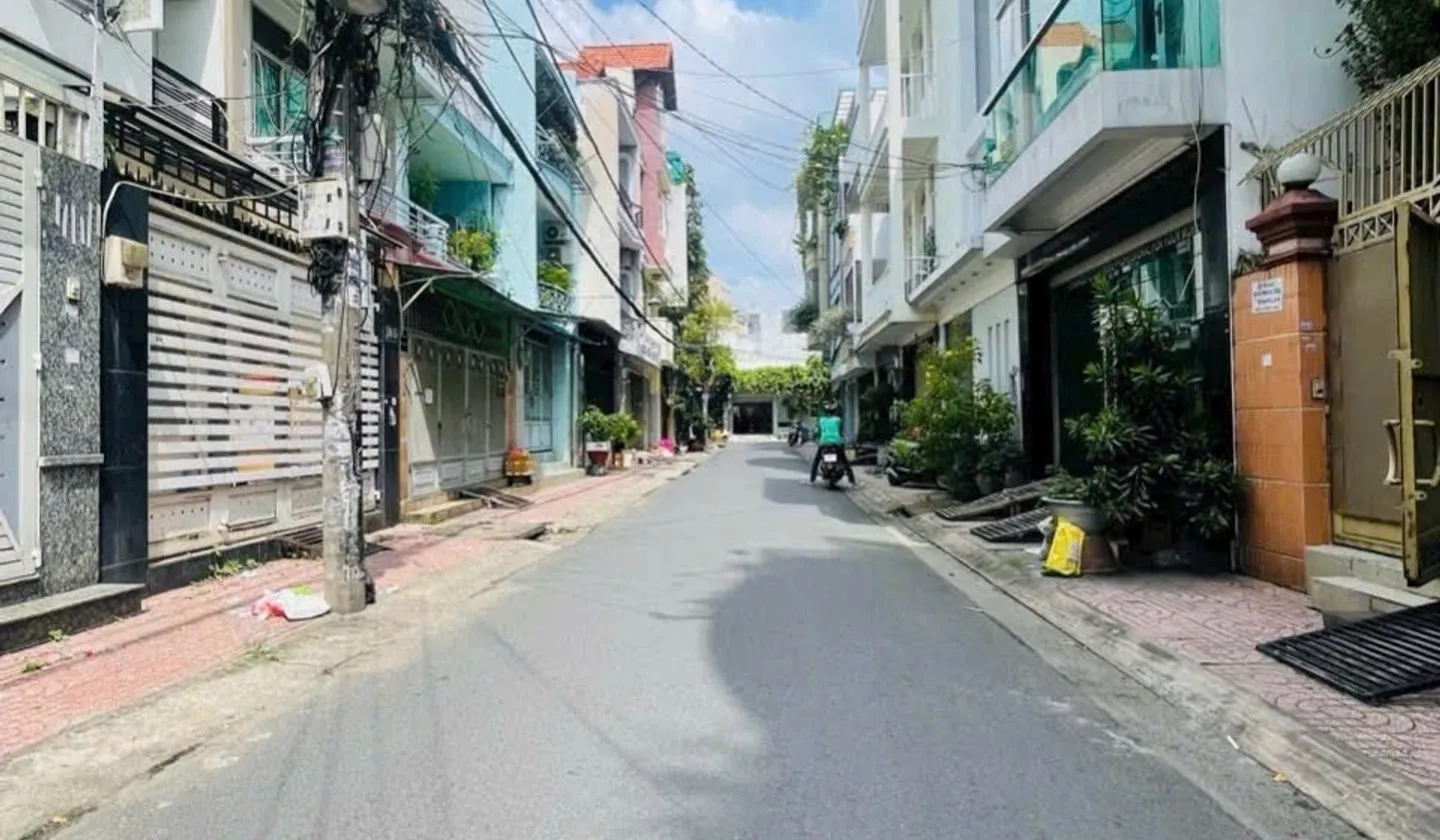 NHÀ BÁN 5 T hơn - NGAY KHU ẨM THỰC BÙI ĐÌNH TUÝ -28 m2 - 4 TẦNG BTCT TRƯỚC NHÀ 5m, ,GẦN MẶT TIỀN... Bán nhà riêng tại Bình Thạnh, Hồ Chí Minh 01