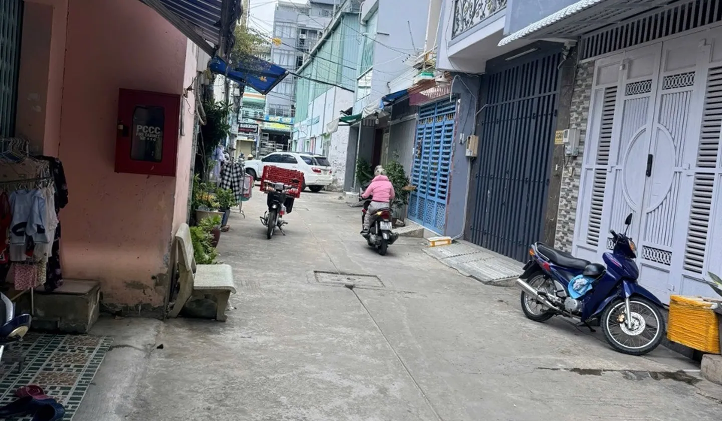 Nhà riêng 5 tầng với 5 phòng ngủ tại Bình Long, không gian rộng rãi và tiện nghi... Bán nhà riêng tại Phú Thọ Hòa, Hồ Chí Minh 01