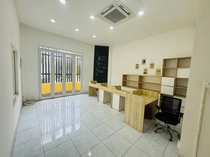 Văn phòng công ty hoặc sản xuất đều phù hợp. Hệ thống điều hoà âm trần mới, Thang máy xịn sò.... Bán nhà riêng tại Phú Thạnh, Hồ Chí Minh 01