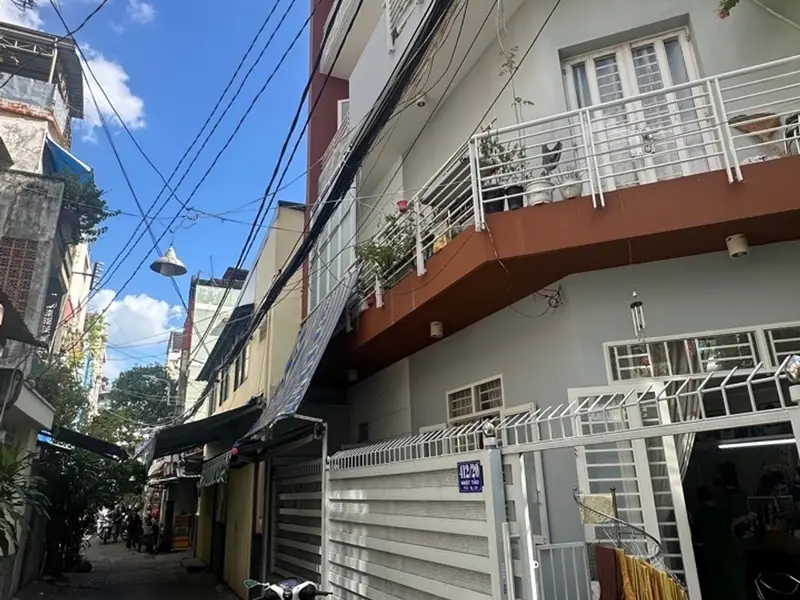 Lô góc mặt tiền rộng, xây mới thoải mái Quận 10... Bán nhà riêng tại Diên Hồng, Hồ Chí Minh 01