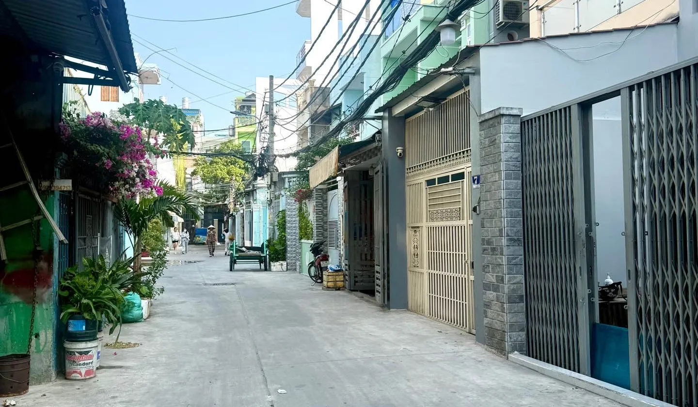 Nhà nhỏ xinh Hẻm Bình Đông giá hạt dẻ chưa đầy 2 tỷ... Bán nhà riêng tại Phú Định, Hồ Chí Minh 01