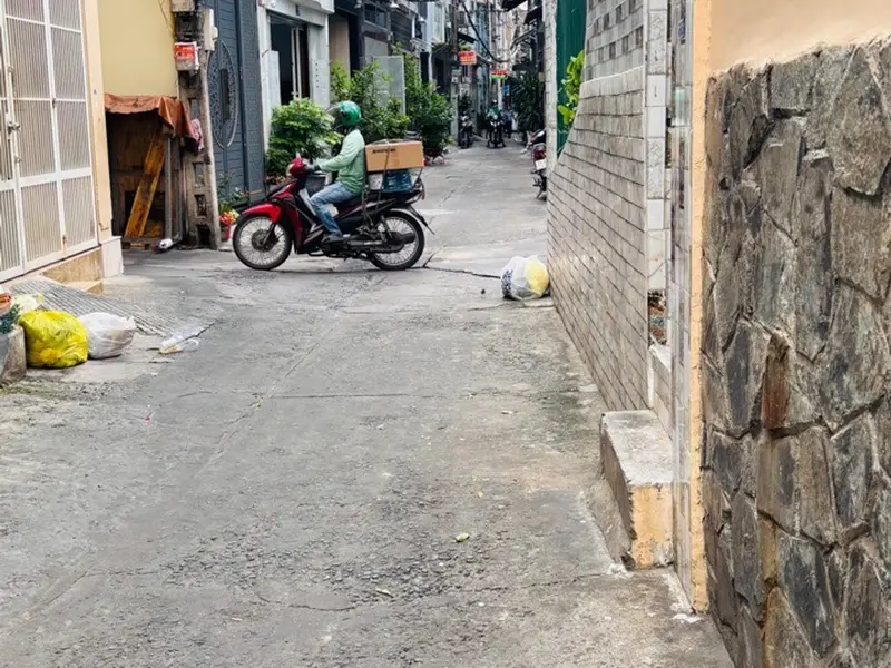 Kết cấu: 1 trệt, 1 lửng, 2 lầu, sân thượng * Công năng: 5 phòng ngủ, 5 WC * Nhà đúc bê tông cốt thé... Bán nhà riêng tại Chợ Quán, Hồ Chí Minh 01
