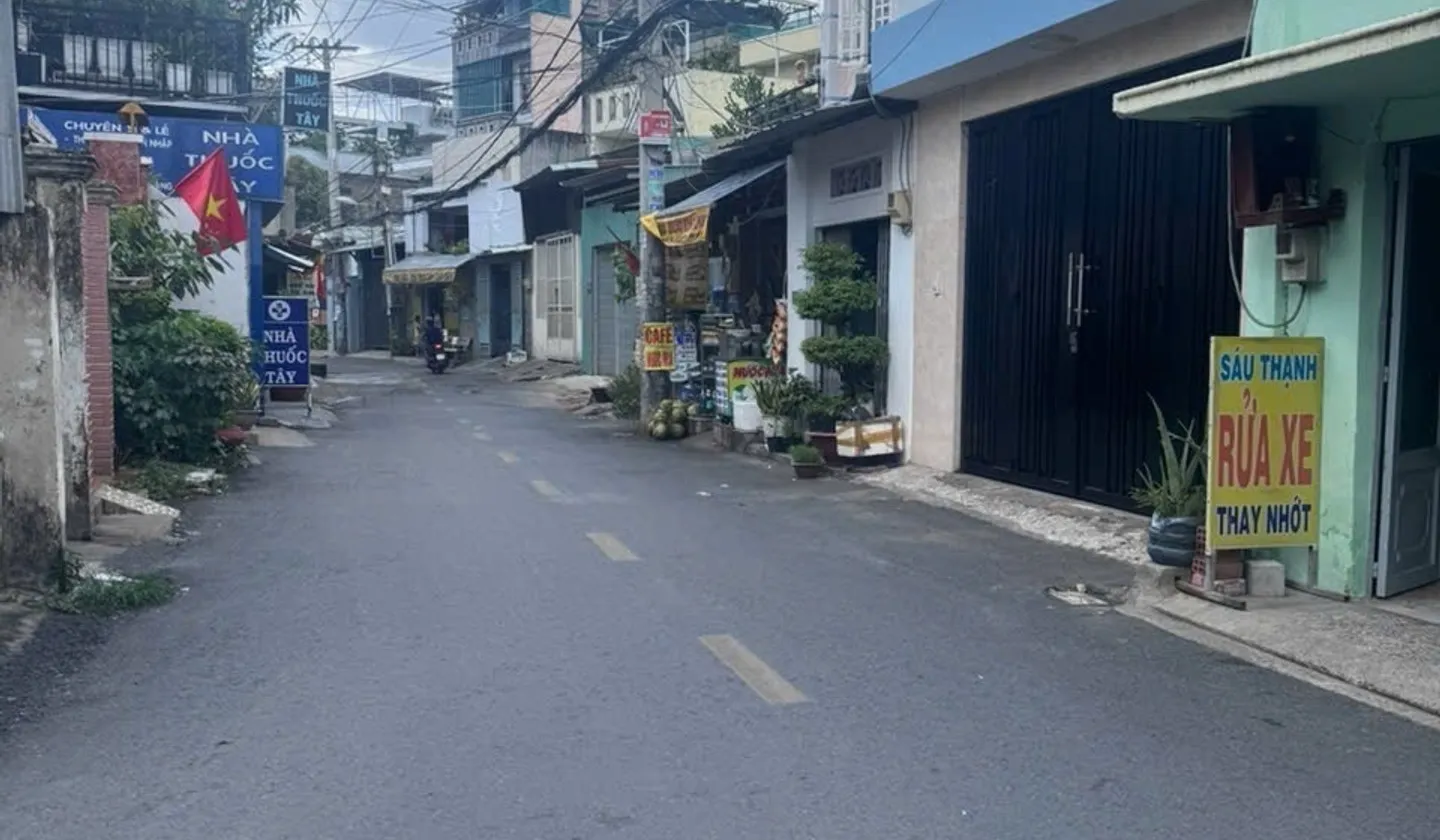 100M2 | NGANG 4.5M | Đ. NHỰA 6M | Ô TÔ NGỦ TRONG NHÀ | NHỈNH 6 TỶ... Bán nhà mặt phố tại Đông Hưng Thuận, Hồ Chí Minh 01