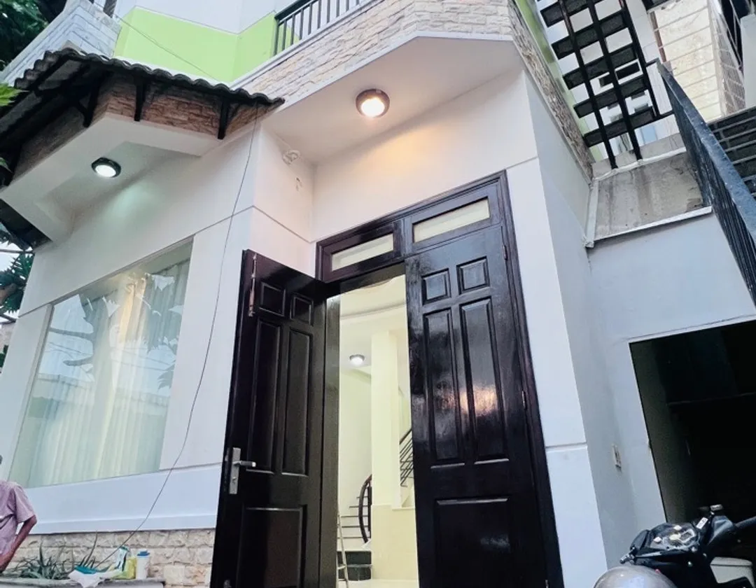 Cách MT Hoàng Trọng Mậu 50m, gần cầu Nguyễn Khoái, P.Tân Hưng - ngang 8.5m, 3 tầng, nhích 7 tỷ... Bán nhà riêng tại Tân Hưng, Hồ Chí Minh 01