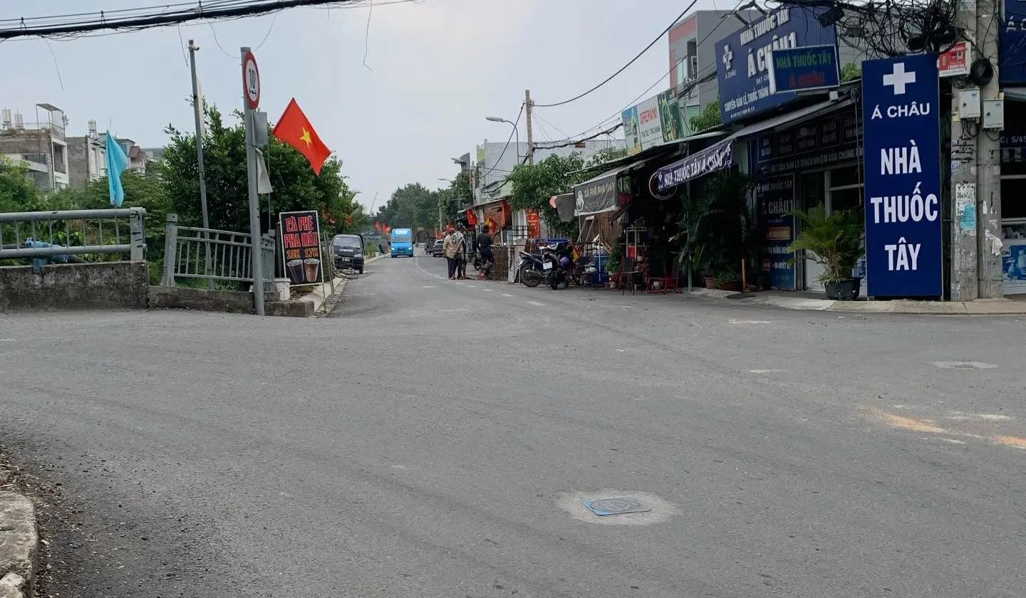 Nhà mặt tiền rộng rãi ở Thạnh Lộc, kinh doanh tuyệt vời... Bán nhà mặt phố tại An Phú Đông, Hồ Chí Minh 01
