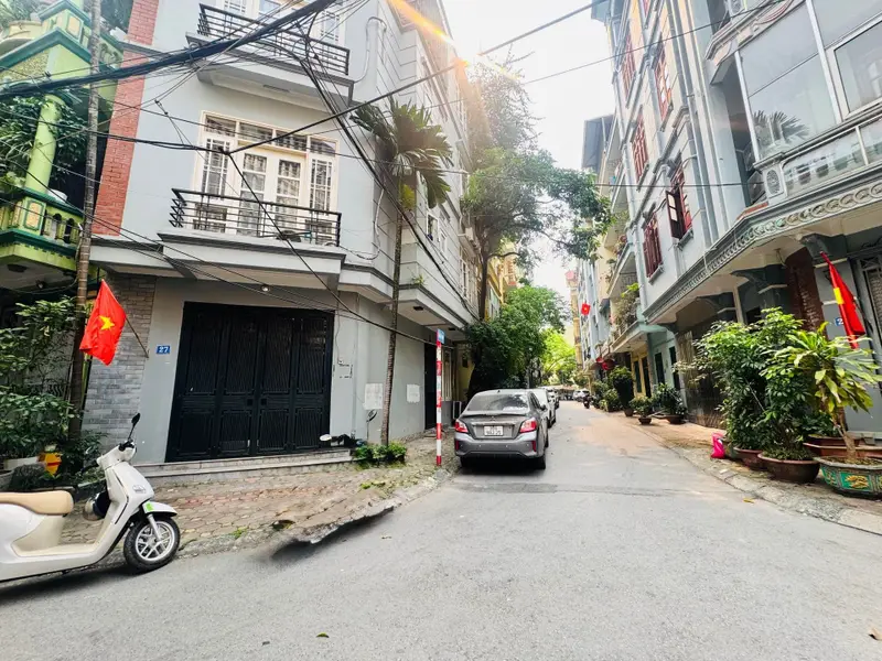 Nhà lô góc đẹp khu Cầu Giấy, vỉa hè rộng, ô tô tránh thoải mái... Bán nhà riêng tại Cầu Giấy, Hà Nội 01