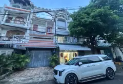 Nhà mặt phố 4 tầng rộng 100m² tại Phường An Lạc, Hồ Chí Minh với thiết kế lệch tầng tiện nghi... Bán nhà mặt phố tại An Lạc, Hồ Chí Minh 01