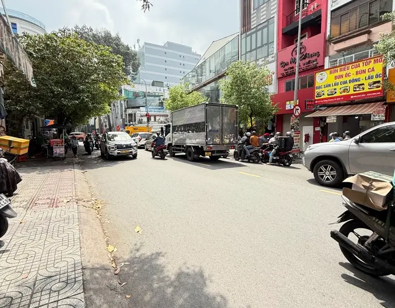 Nhà mặt phố đắt giá trung tâm Quận 10, hai mặt đường, kinh doanh đỉnh... Bán nhà mặt phố tại Hòa Hưng, Hồ Chí Minh 01
