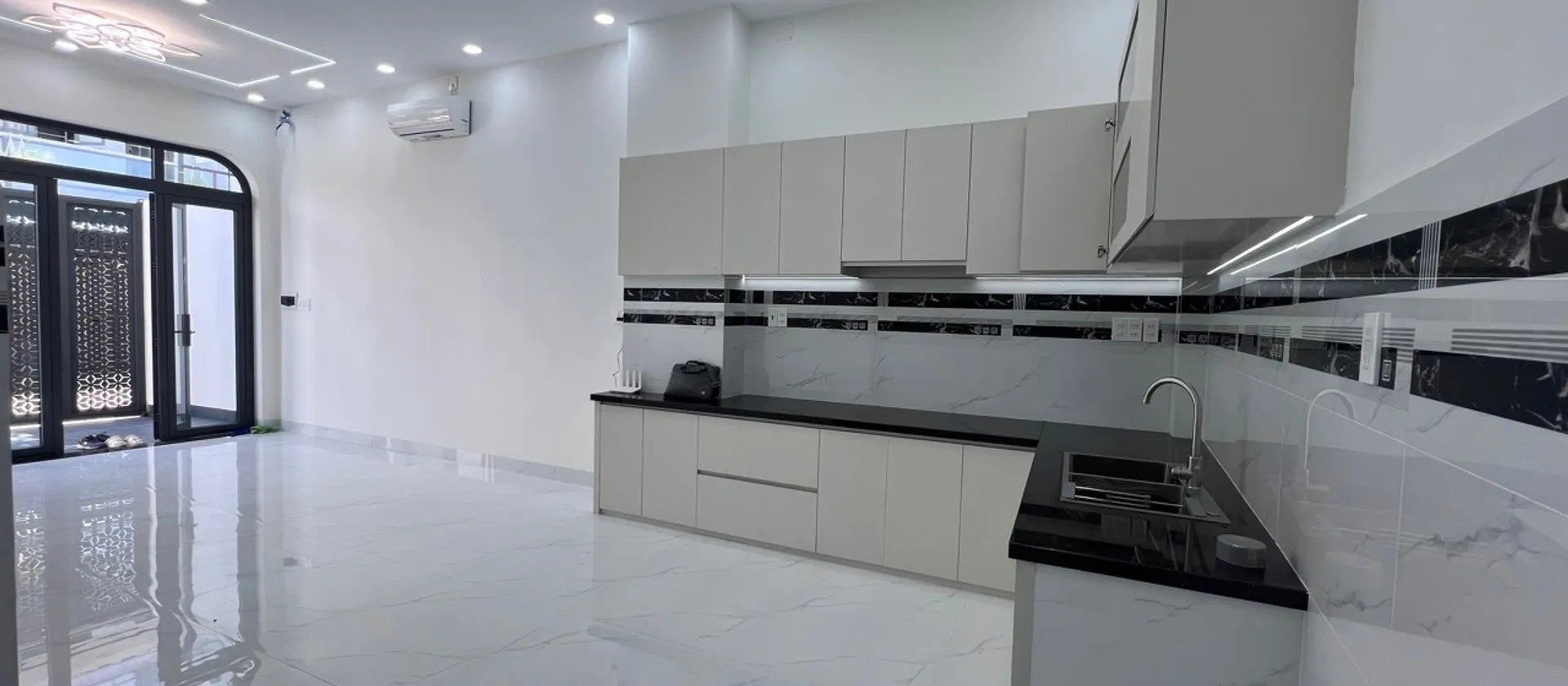 Nhà riêng 3 tầng 4 phòng ngủ tại khu vực Long Bình... Bán nhà riêng tại Long Bình, Hồ Chí Minh 01