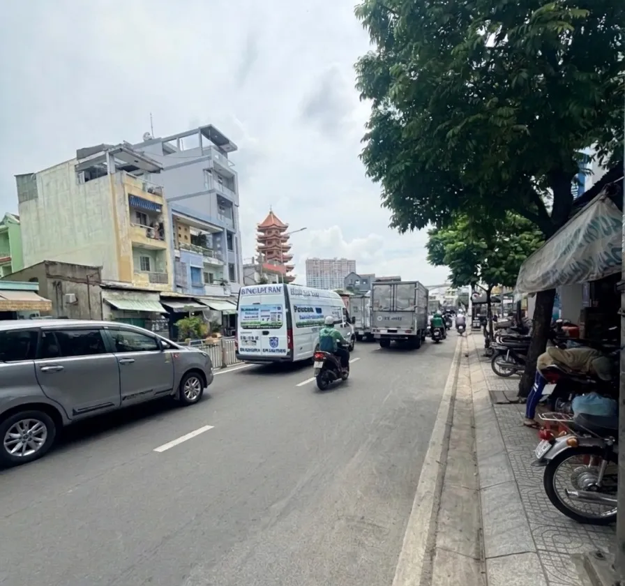 Nhà mặt tiền có dòng người qua lại, đáng xem với khách kinh doanh.... Bán nhà mặt phố tại Bình Thới, Hồ Chí Minh 01