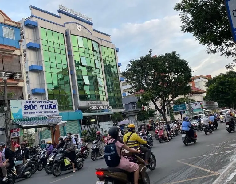 Nhà 3 tầng xinh xắn gần mặt tiền Thành Thái quận 10... Bán nhà riêng tại Hòa Hưng, Hồ Chí Minh 01