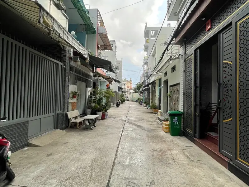 Bán nhà riêng 2 tầng diện tích 44,8m2 tại Bình Tân, thích hợp kinh doanh và ở... Bán nhà riêng tại Bình Trị Đông, Hồ Chí Minh 01
