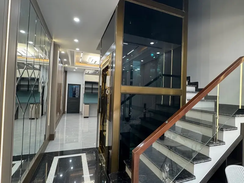 Nhà 5 tầng có thang máy giữa trung tâm đắt giá của Ngô Gia Tự... Bán nhà mặt phố tại Hải An, Hải Phòng 01