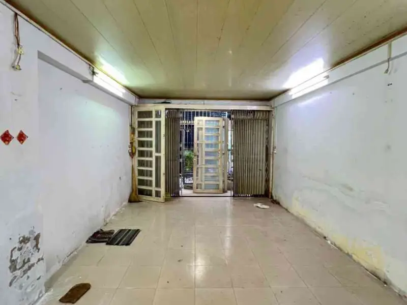 Nhà xinh 2 tầng, dễ xây mới, hẻm rộng quận 8... Bán nhà riêng tại Chánh Hưng, Hồ Chí Minh 01