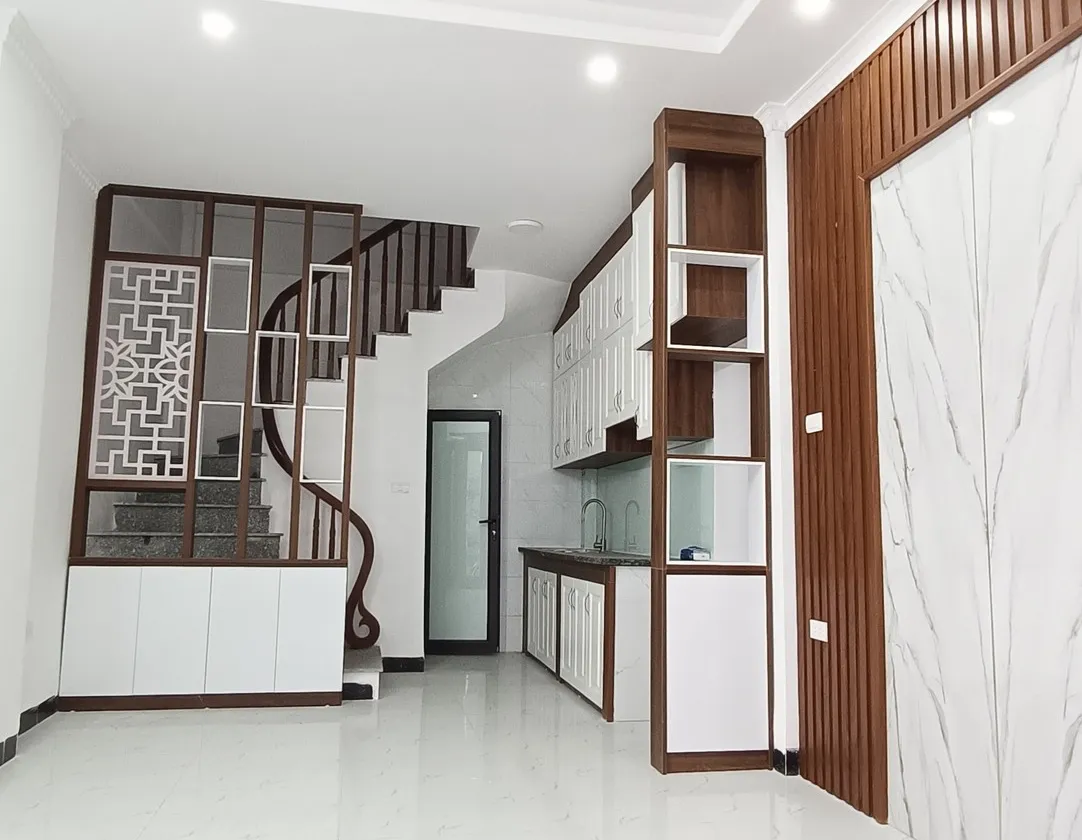 Bán nhà riêng 5 tầng tại Phường Long Biên, Hà Nội - vị trí thuận tiện, ô tô vào nhà... Bán nhà riêng tại Long Biên, Hà Nội 01
