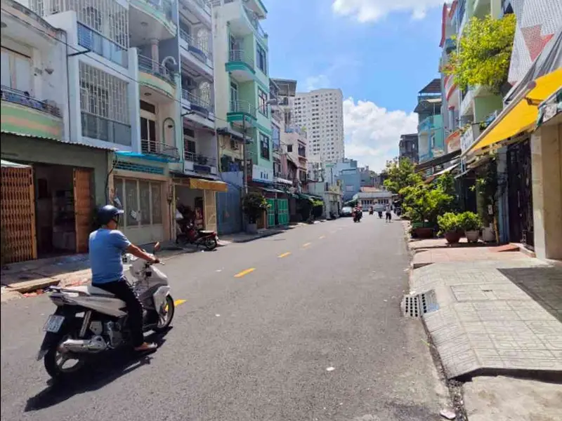 Nhà 3 tầng tiện nghi ngay trung tâm quận 11... Bán nhà riêng tại Minh Phụng, Hồ Chí Minh 01