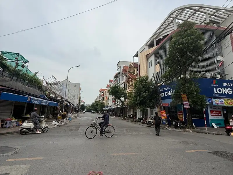 Nhà riêng 4 tầng lô góc thoáng mát tại khu vực Chợ Đôn với mặt tiền rộng 7m... Bán nhà riêng tại An Biên, Hải Phòng 01