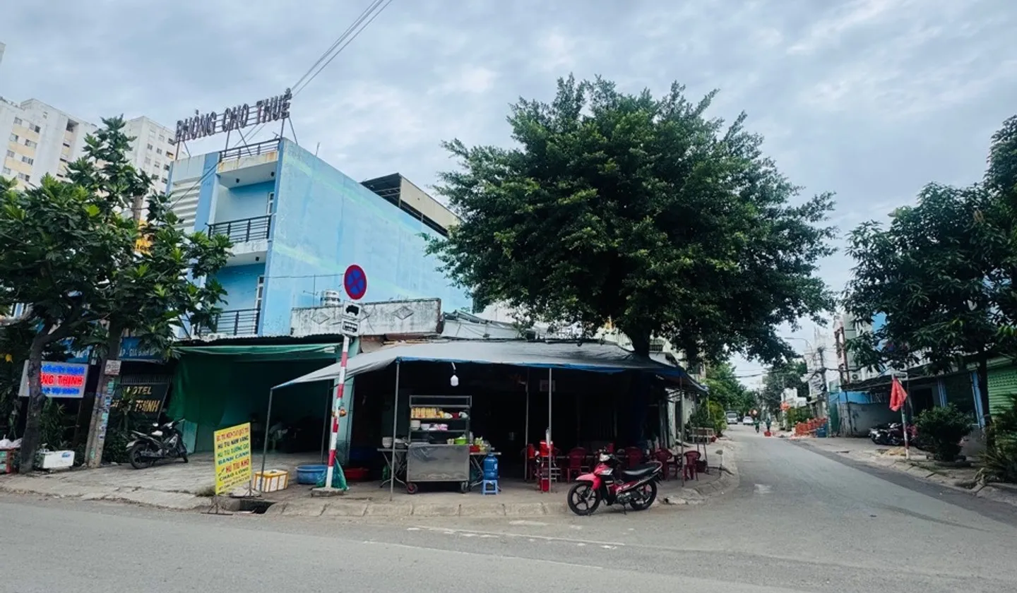 Bán đất góc 2 mặt tiền gần chợ đầu mối Hóc Môn, 6x21m, 9.x tỷ... Bán nhà mặt phố tại Xuân Thới Sơn, Hồ Chí Minh 01