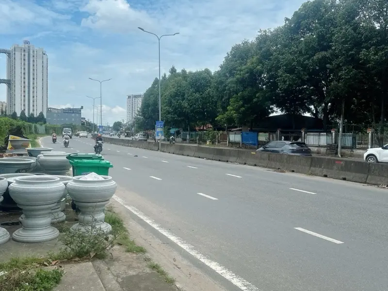 Nhà mặt phố rộng rãi ngay trung tâm Liên Phường, sổ nở hậu cực đẹp... Bán nhà mặt phố tại Phước Long, Hồ Chí Minh 01