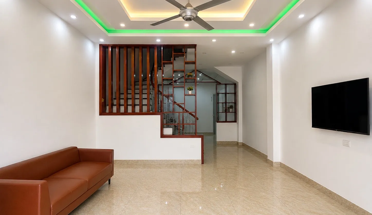 🏡 NHÀ ĐẸP MỚI XÂY ĐÔNG ANH – MẶT NGÕ Ô TÔ ĐỖ CỬA – VIEW HỒ THOÁNG MÁT – GẦN CẦU THƯỢNG CÁT 🌉... Bán nhà riêng tại Thiên Lộc, Hà Nội 01