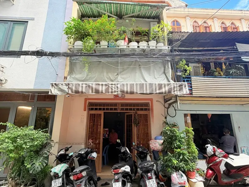 Nhà 3 tầng hẻm xe hơi Quận 1, gần cầu Ba Son... Bán nhà riêng tại Sài Gòn, Hồ Chí Minh 01