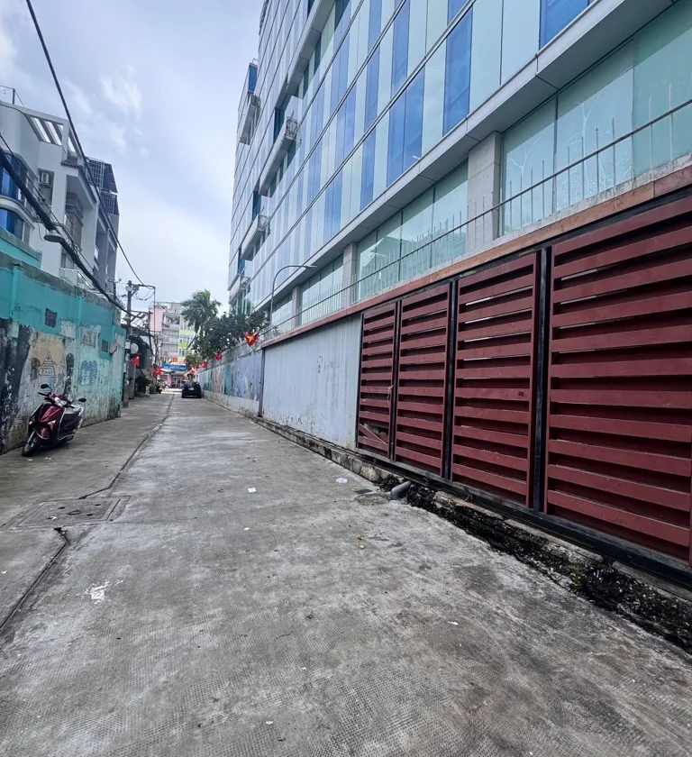 Nhà góc 2 mặt hẻm ô tô, không gian rộng rãi, giá tốt... Bán nhà riêng tại Nhiêu Lộc, Hồ Chí Minh 01