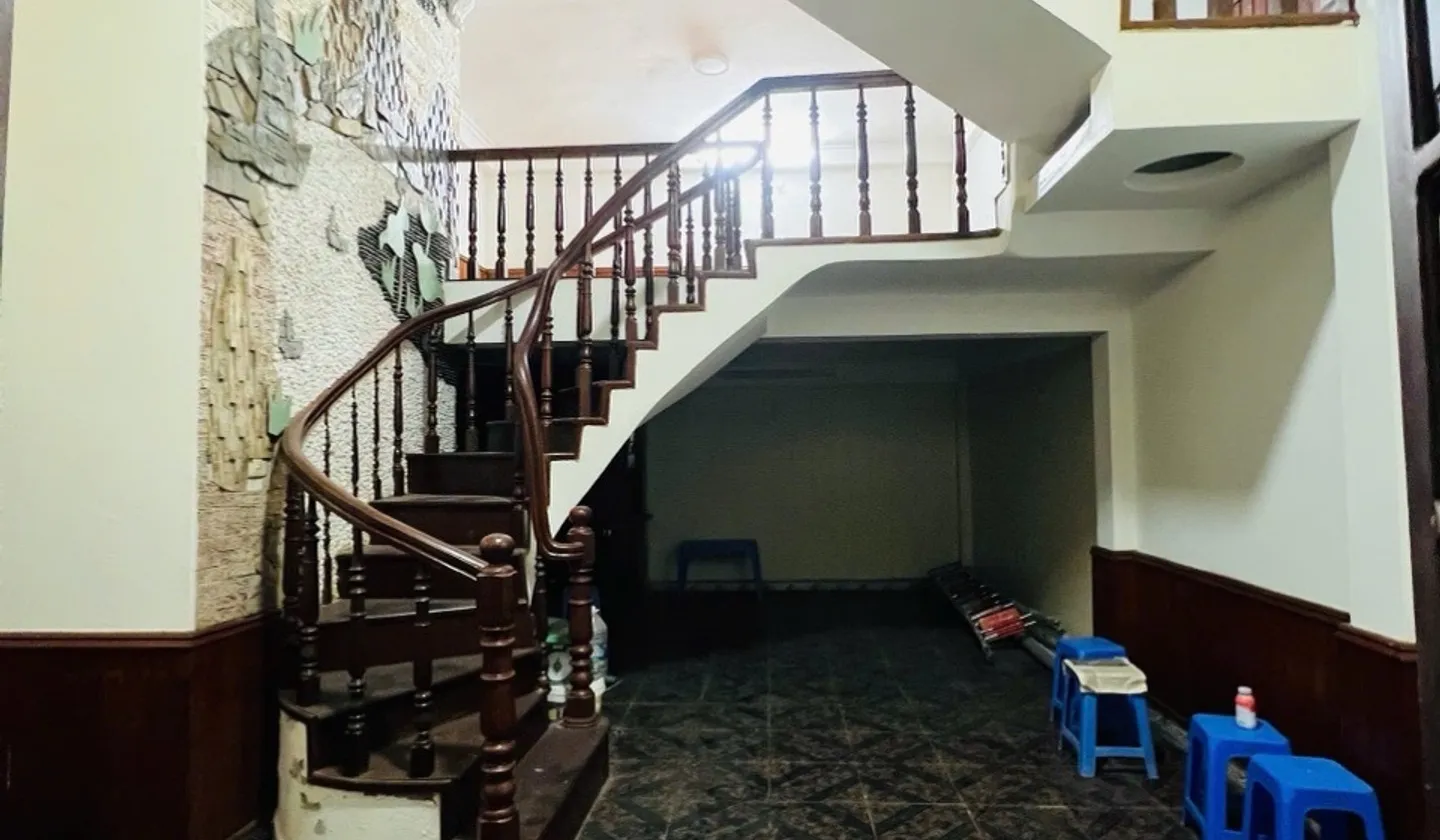 Bán nhà 5 tầng tại phường Láng, Hà Nội, ô tô vào nhà... Bán nhà riêng tại Láng, Hà Nội 01