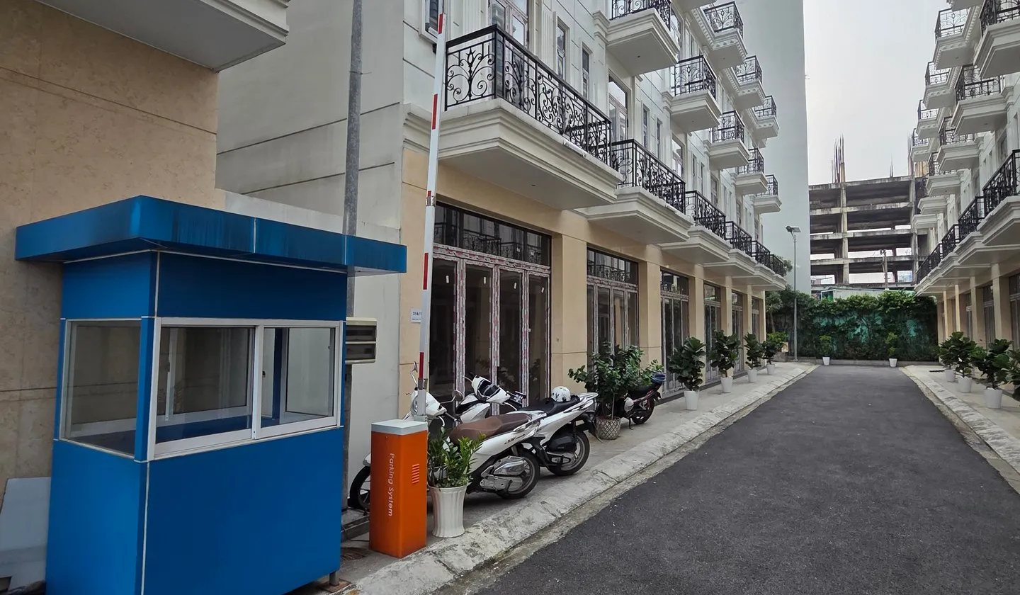 Bán nhà 4 tầng 5PN khu Trịnh Đình Trọng Tân Phú, xe hơi vào nhà... Bán nhà riêng tại Tân Phú, Hồ Chí Minh 01