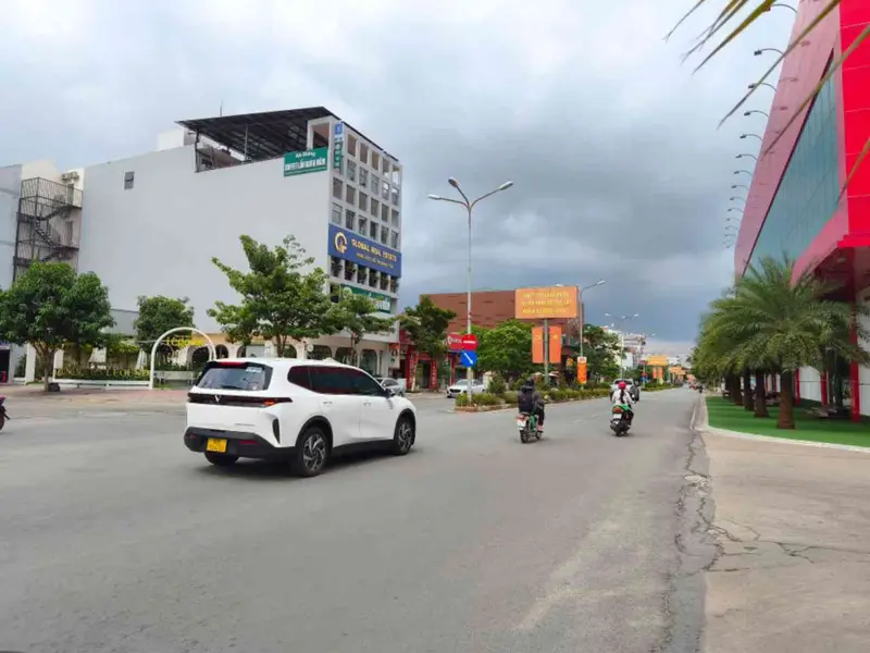 Nhà mặt phố xịn xò tại Trung Tâm Hành Chính Dĩ An, giá sốc giảm sâu... Bán nhà mặt phố tại Dĩ An, Hồ Chí Minh 01