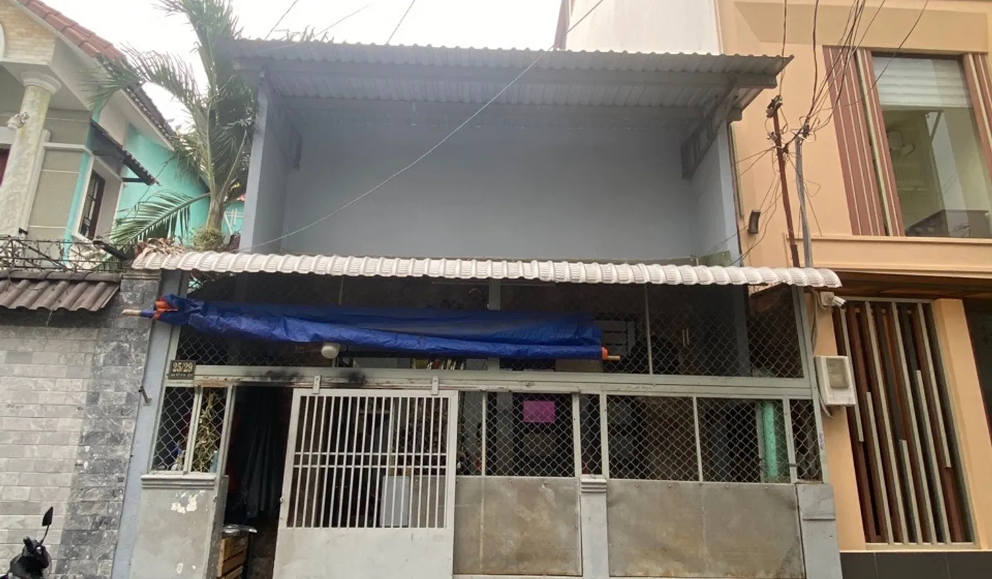 Nhà cũ tiện xây mới
Diện tích lớn: 5.3 x20... Bán nhà riêng tại Bình Tây, Hồ Chí Minh 01