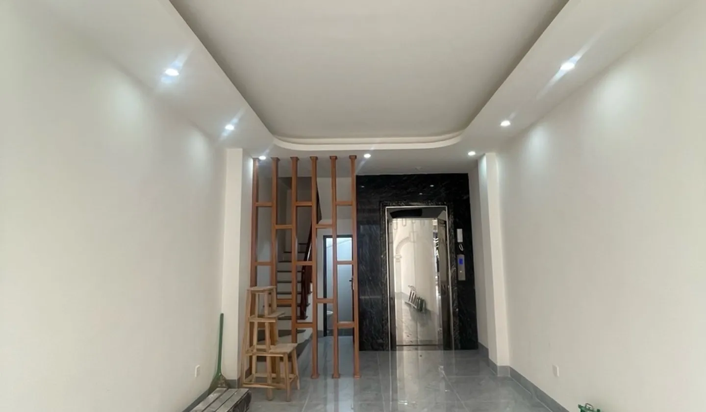 NHÀ ĐẸP DÂN XÂY PHỐ TRẠM - 3 THOÁNG - 07 TẦNG GARA Ô TÔ - THANG MÁY - NGÕ THÔNG - CỰC HIẾM... Bán nhà riêng tại Long Biên, Hà Nội 01