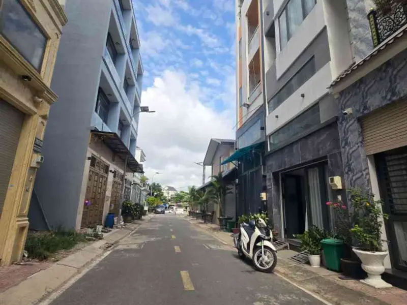 Cơ hội sở hữu nhà phố 5 tầng rộng rãi tại Bình Tân với giá chỉ hơn 8 tỷ... Bán nhà riêng tại Bình Hưng Hòa, Hồ Chí Minh 01