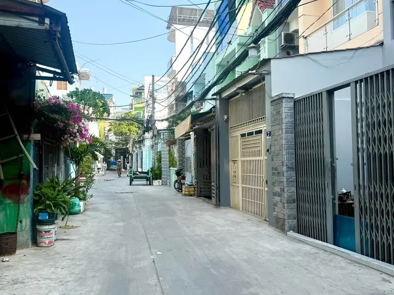 Nhà nhỏ xinh Hẻm Bình Đông giá hạt dẻ chưa đầy 2 tỷ... Bán nhà riêng tại Phú Định, Hồ Chí Minh 01