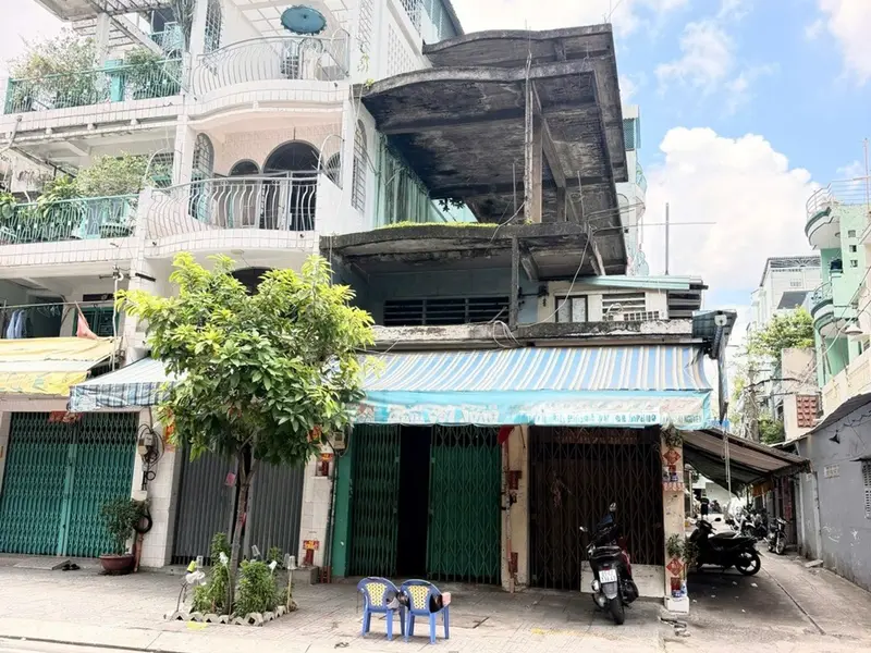 Mặt tiền đường lớn , kinh doanh đa ngành nghề . 
+ Chính chủ một đời . Pháp lý rõ mua bá nhanh.... Bán nhà mặt phố tại Bình Thới, Hồ Chí Minh 01