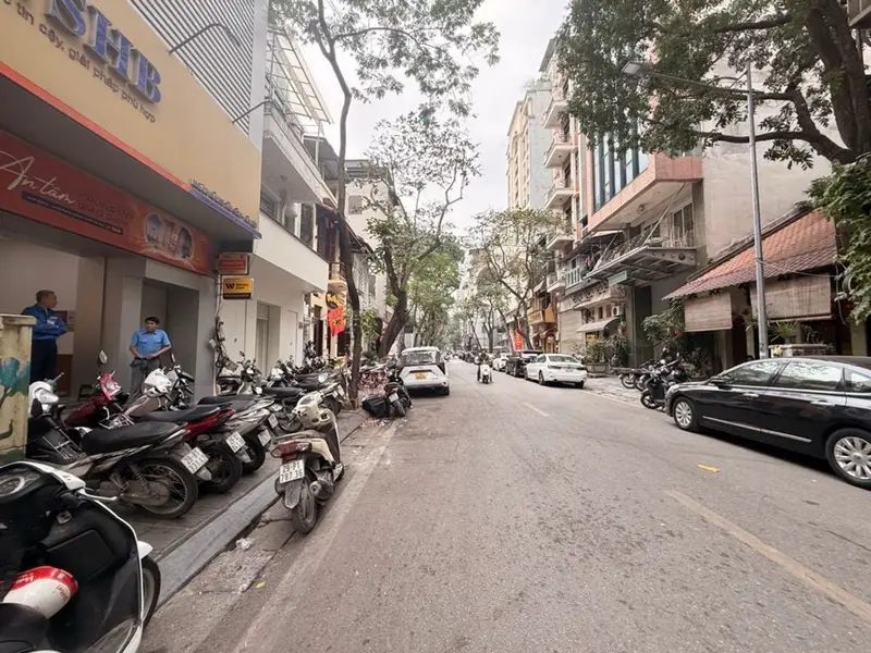 Biệt Thự Mặt Phố Độc Bản Sát Hồ Gươm Với Mặt Tiền Rộng 11,7m... Bán nhà mặt phố tại Hai Bà Trưng, Hà Nội 01