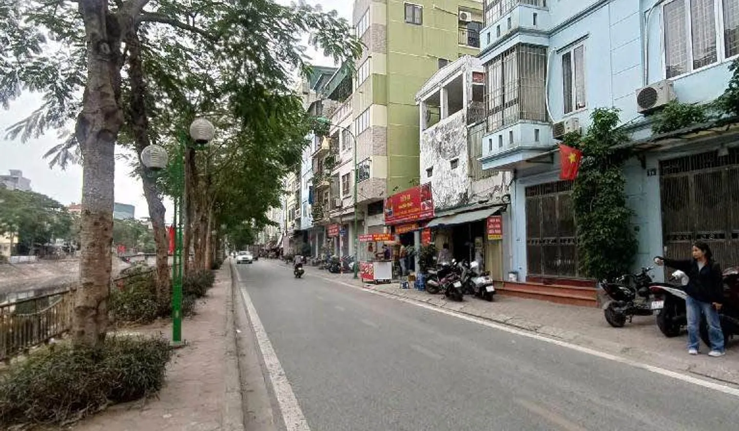 Bán nhà mặt phố Trương Định gần cầu Kim Đồng, mặt bờ sông Sét, mặt tiền 4.4m... Bán nhà mặt phố tại Tương Mai, Hà Nội 01