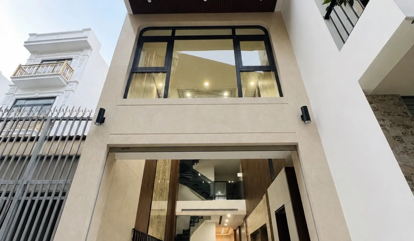 20.8 TỶ CÓ NHÀ GẦN 90m x 7 TẦNG THANG MÁY - FULL NỘI THẤT CỰC CHẤT - PHỐ VIP NGUYỄN VĂN CỪ... Bán nhà riêng tại Bồ Đề, Hà Nội 01