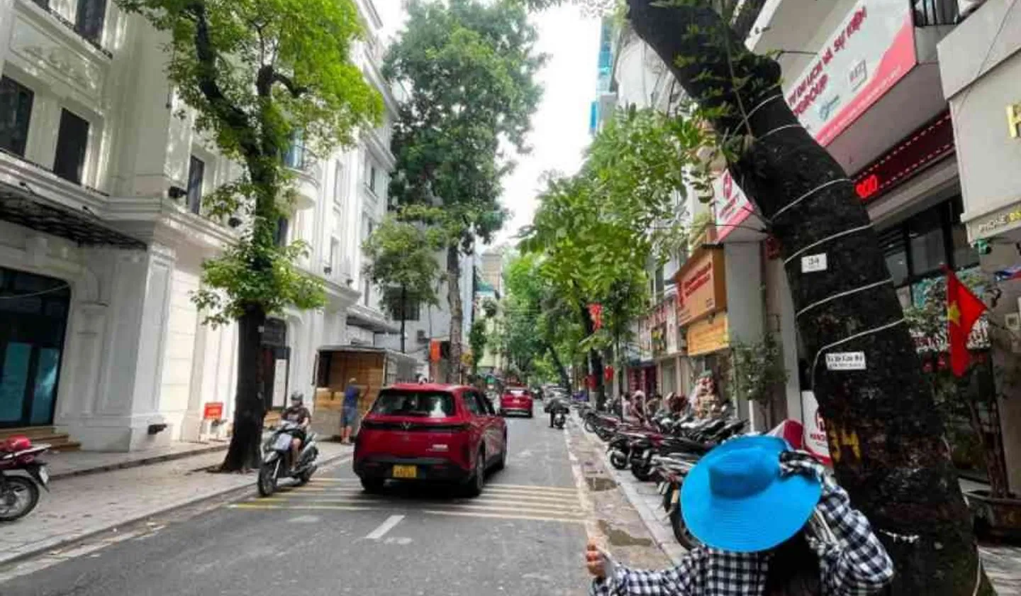Bán nhà mặt phố Lý Nam Đế, trung tâm Hà Nội, 5 tầng, mặt tiền 4.5m... Bán nhà mặt phố tại Hoàn Kiếm, Hà Nội 01