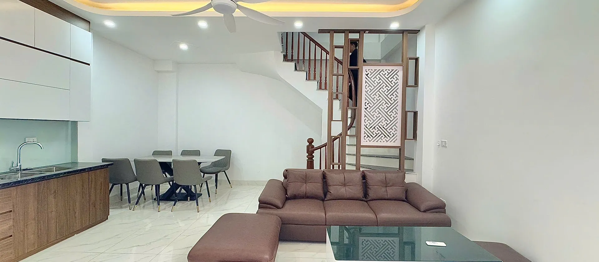 Nhà 5 tầng mới đẹp, 4 phòng ngủ, sẵn nội thất. Ngõ thoáng gần ô tô.... Bán nhà riêng tại Hoài Đức, Hà Nội 01