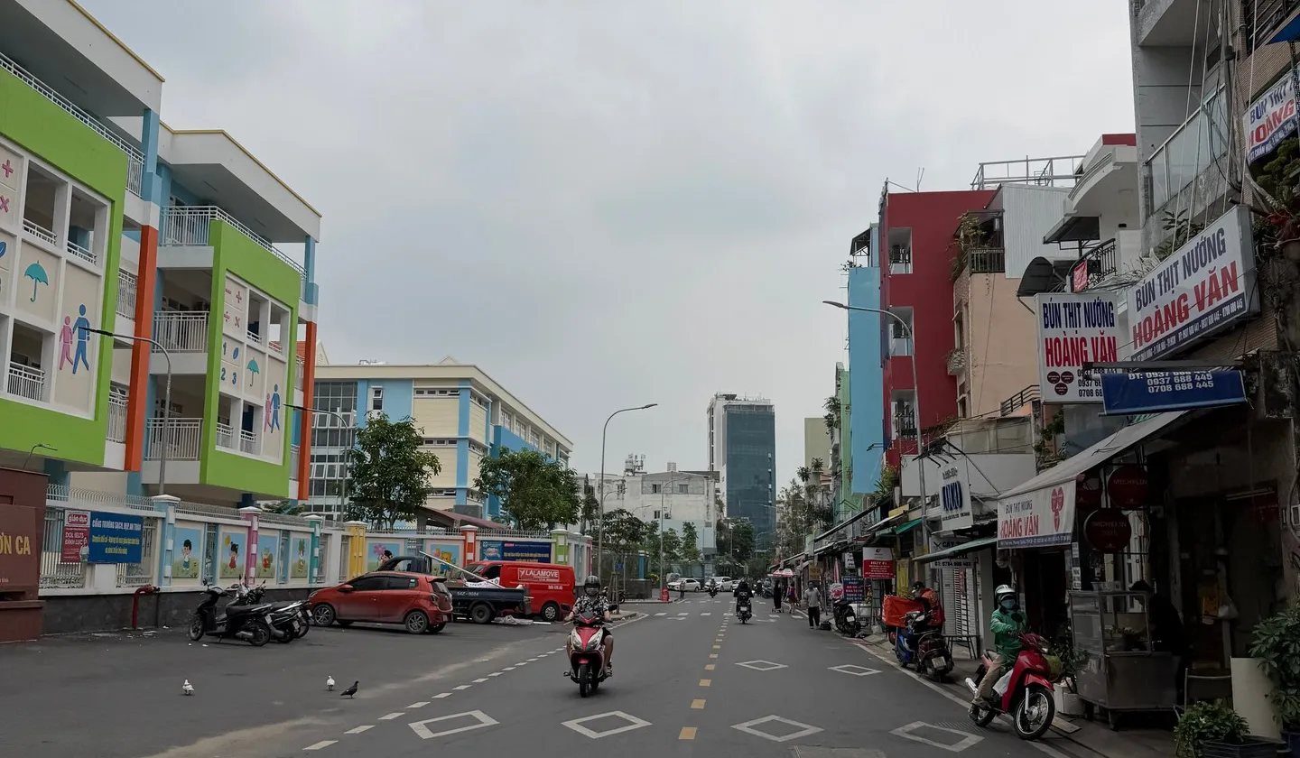 Nhà đẹp 4 tầng ôtô đậu cửa, gần công viên Lê Thị Riêng... Bán nhà riêng tại Tân Hòa, Hồ Chí Minh 01