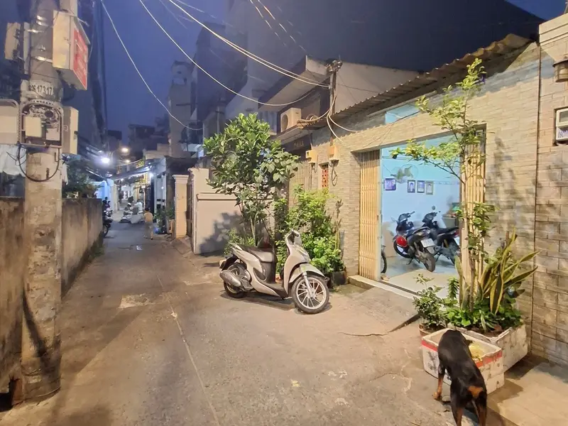 Nhà 5 phòng ngủ rộng rãi ở trung tâm Phạm Văn Chí giá hấp dẫn... Bán nhà riêng tại Bình Tiên, Hồ Chí Minh 01