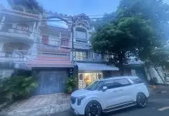 Nhà mặt phố 4 tầng rộng 100m² tại Phường An Lạc, Hồ Chí Minh với thiết kế lệch tầng tiện nghi... Bán nhà mặt phố tại An Lạc, Hồ Chí Minh 04