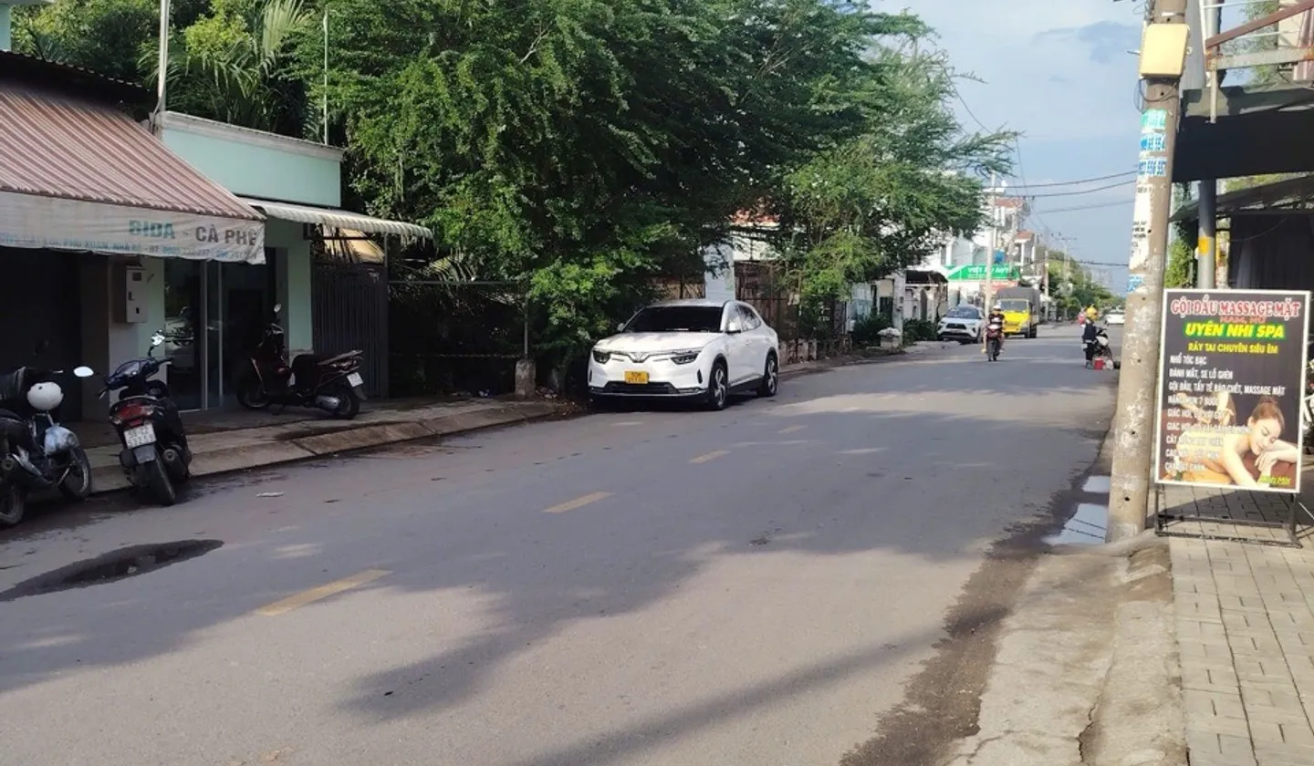 Nhà 4 tầng mặt tiền rộng 5,3m gần Quận 7, Nhà Bè... Bán nhà riêng tại Nhà Bè, Hồ Chí Minh 01