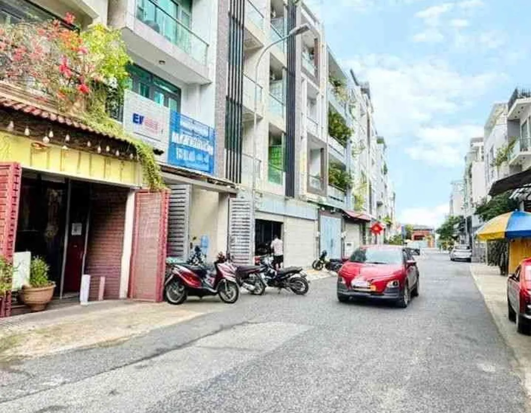 Bán nhà phân lô 5 tầng 4 phòng ngủ Tô Hiệu, đối diện công viên... Bán nhà riêng tại Phú Thạnh, Hồ Chí Minh 01