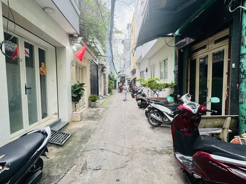 Vị trí: Nhà nằm trên trục Nguyễn Đình Chiểu, khu trung tâm Quận 3, kết nối nhanh Cao Thắng, Cách M... Bán nhà riêng tại Bàn Cờ, Hồ Chí Minh 01