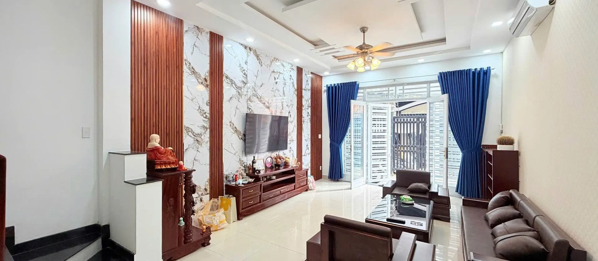 Nhà Đẹp Q.3 mua để ở,

nhà hxh lê văn sỹ trung tâm quận 3

Dt ngang 4.6m dài 10m 4 tầng sân thượng... Bán nhà riêng tại Nhiêu Lộc, Hồ Chí Minh 01
