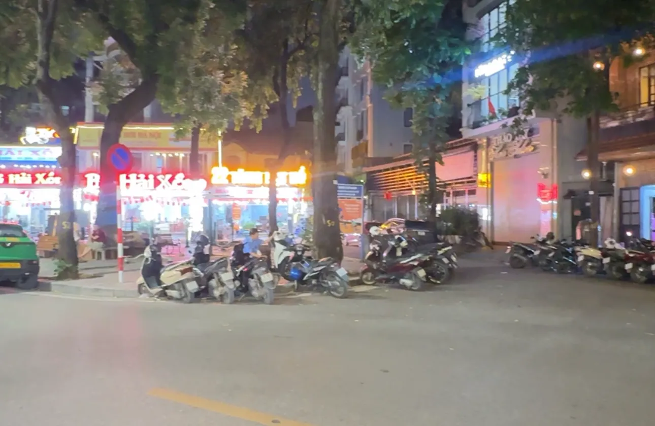 MP Di sản, Mặt tiền 17M siêu đẹp định danh cực tốt.Đã có GPXD khách sạn, hoặc đổi tuỳ mục đích!... Bán nhà mặt phố tại Hai Bà Trưng, Hà Nội 01