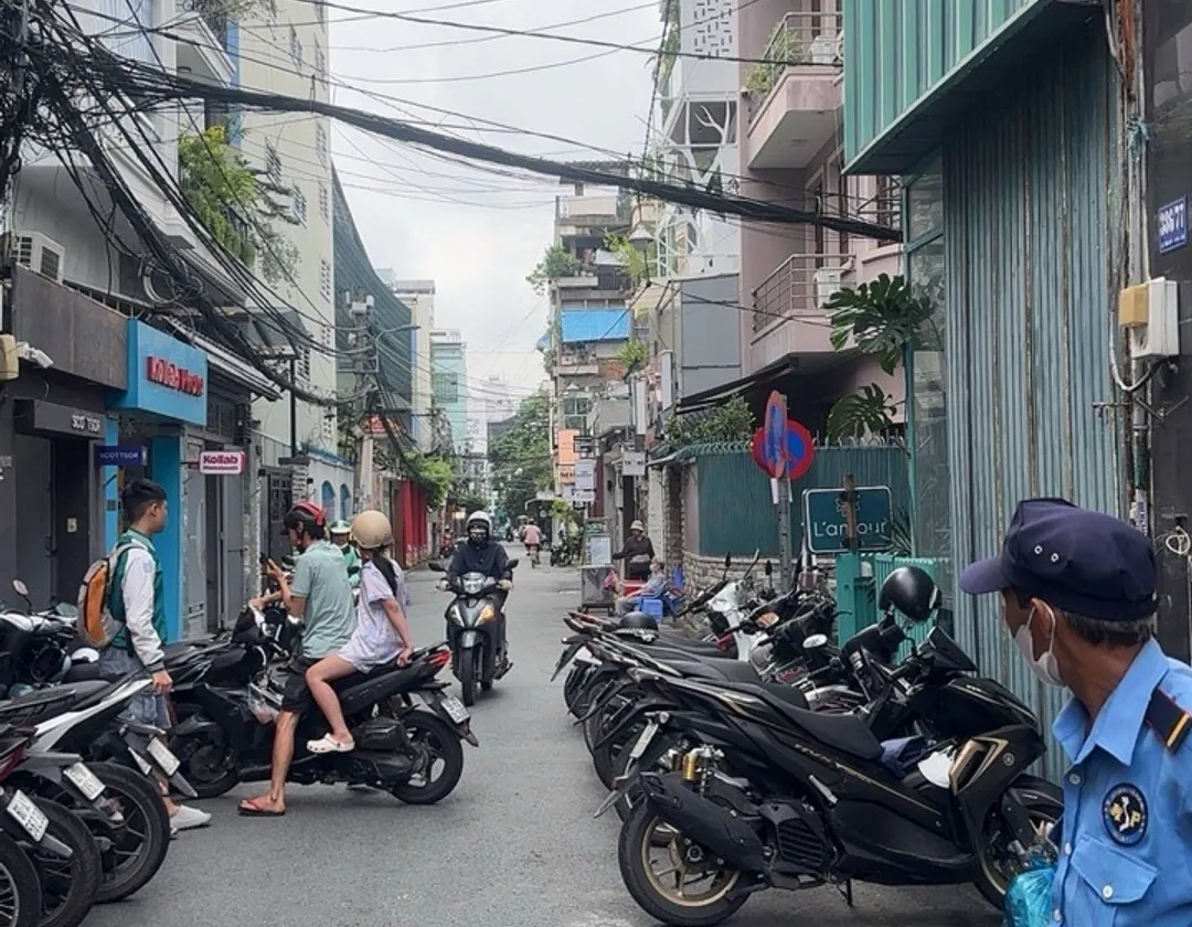 QUẬN 3 GIÁP QUẬN 1 - CĂN GÓC 2 MẶT TIỀN - ĐANG KINH THỜI TRANG . HỢP ĐỒNG THUÊ 40TR /T - OTO NGỦ T... Bán nhà mặt phố tại Xuân Hòa, Hồ Chí Minh 01