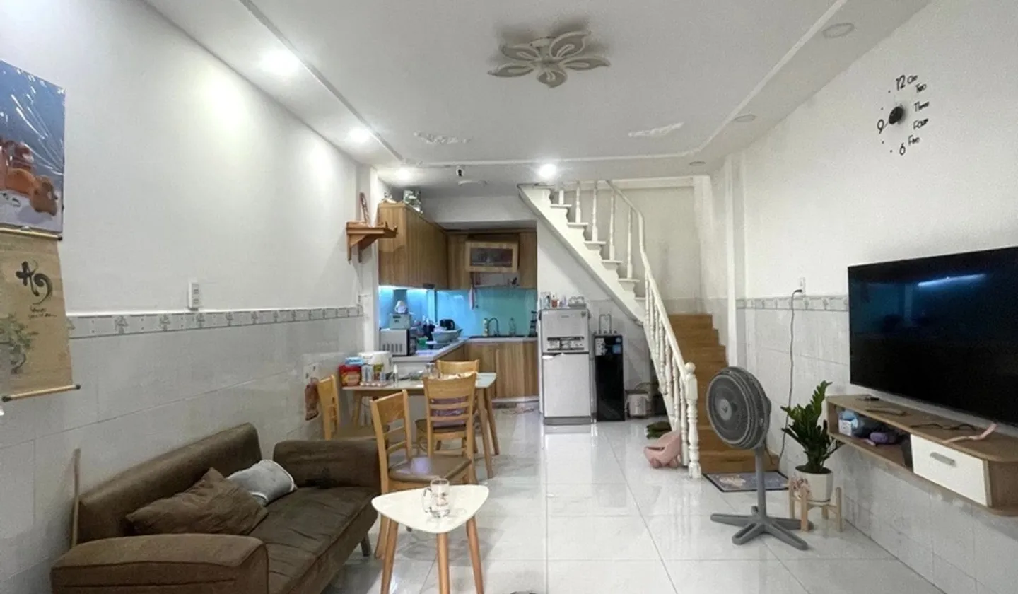 Nhà đẹp 2 tầng gần sân bay, hẻm ô tô rộng thoáng... Bán nhà riêng tại Tân Sơn, Hồ Chí Minh 01